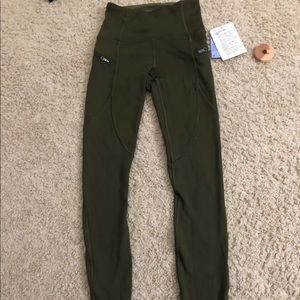 NEVER BEEN WORN LULULEMON